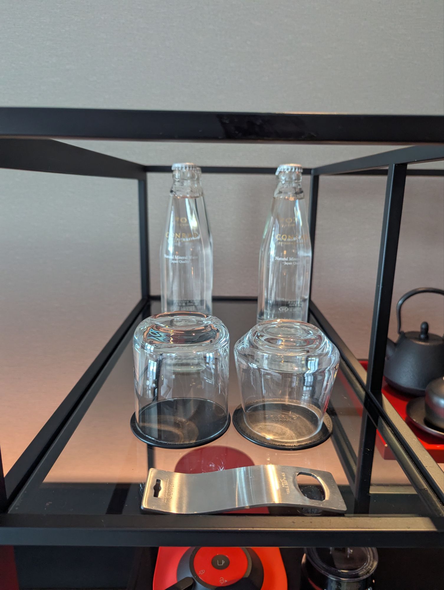 お部屋のお水はボトル